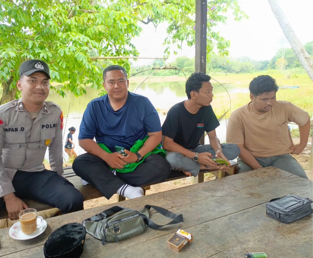 POLSEK MUARA ANCALONG CEK PERKEMBANGAN JAGUNG SADESAHE