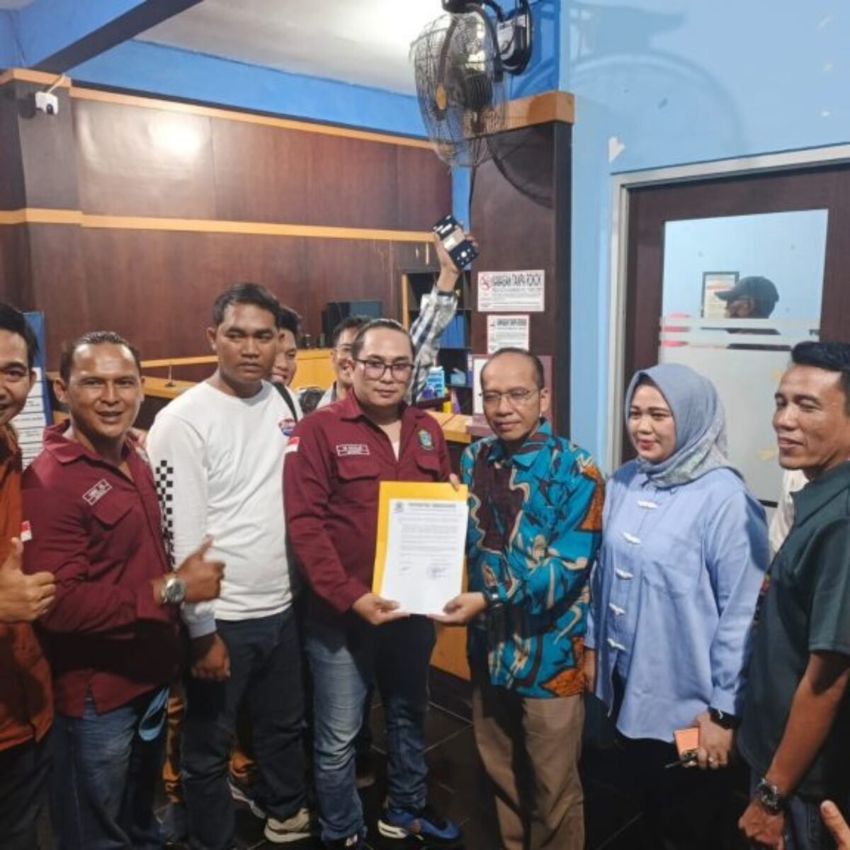 Mahasiswa Fakultas Hukum Universitas Sjakhyakirti Datangi Rektorat Usai Izin Operasional Dicabut