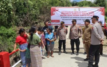 Polres Pakpak Bharat Revitalisasi Jembatan Merah Putih di Desa Lae Langge Namuseng Kecamatan STTU Julu
