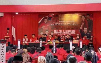 Haul Bung Karno Dan Konsolidasi Partai, DPC PDI Perjuangan Majalengka Serahkan SK 26 PAC