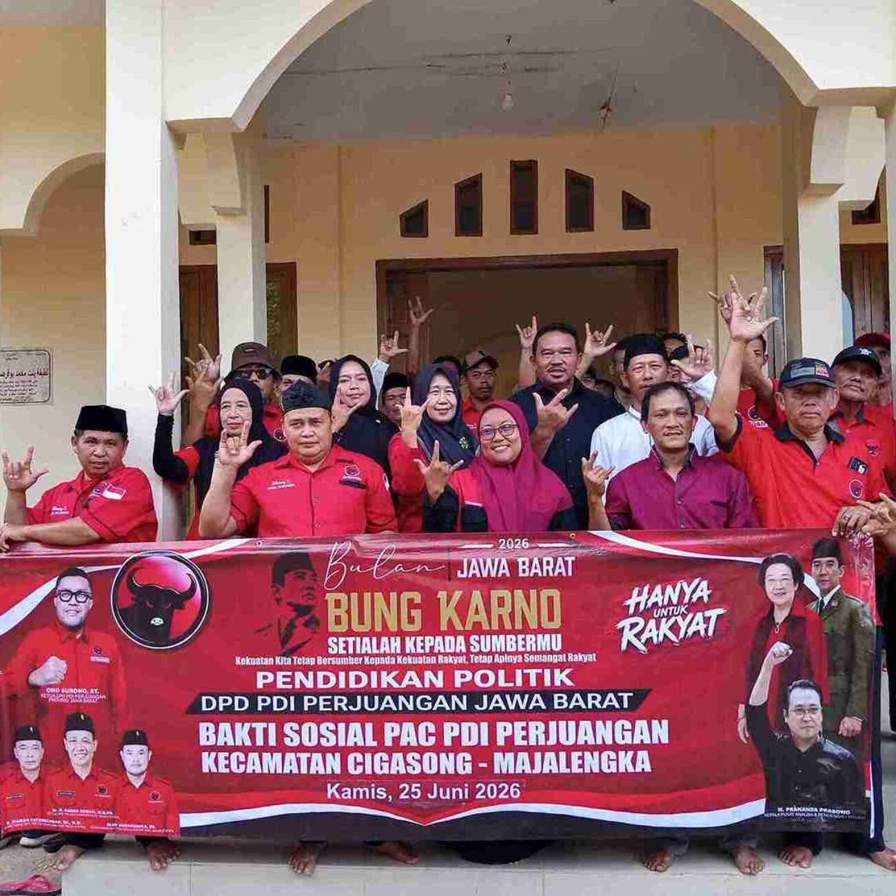 H.Didi Supriadi Serahkan SK Pengurus Ranting dan Bakti Sosial di Peringatan Haul Bung Karno