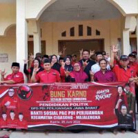 H.Didi Supriadi Serahkan SK Pengurus Ranting dan Bakti Sosial di Peringatan Haul Bung Karno