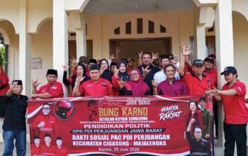 H.Didi Supriadi Serahkan SK Pengurus Ranting dan Bakti Sosial di Peringatan Haul Bung Karno