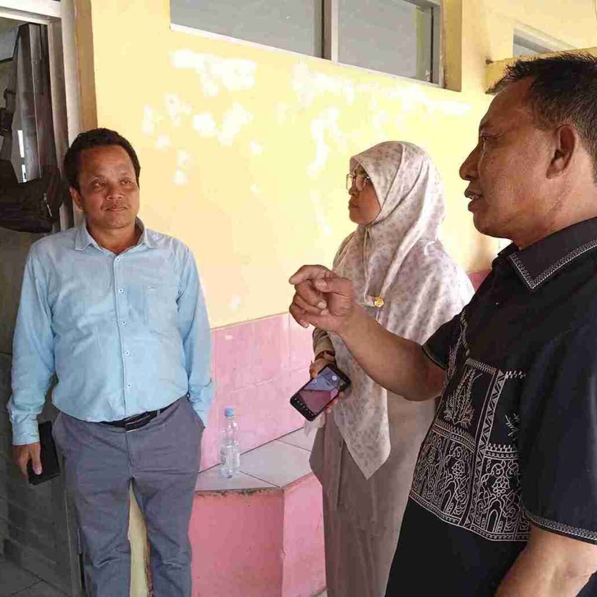 Foto:PLH Kepala Dinas Pendidikan Sedang monitoring bersama DPRD komisi IV Majalengka ke sekolah sekolah