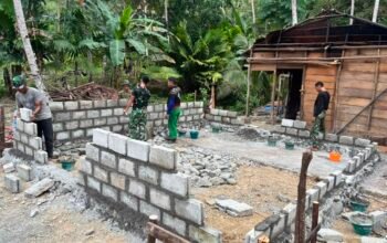 Karya Bakti TNI Mulai Bangun Rumah Samueli Buulolo Lewat Program RTLH Bantuan Presiden Prabowo