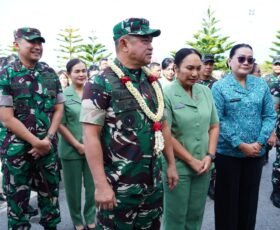 Pangdam I/BB Sambut Kedatangan KASAD dan Ketua Umum Persit KCK di Bandara DTB Silangit