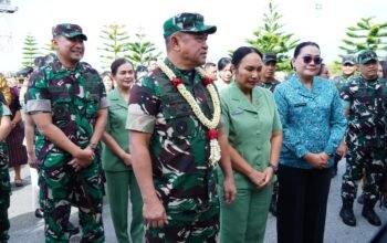 Pangdam I/BB Sambut Kedatangan KASAD dan Ketua Umum Persit KCK di Bandara DTB Silangit
