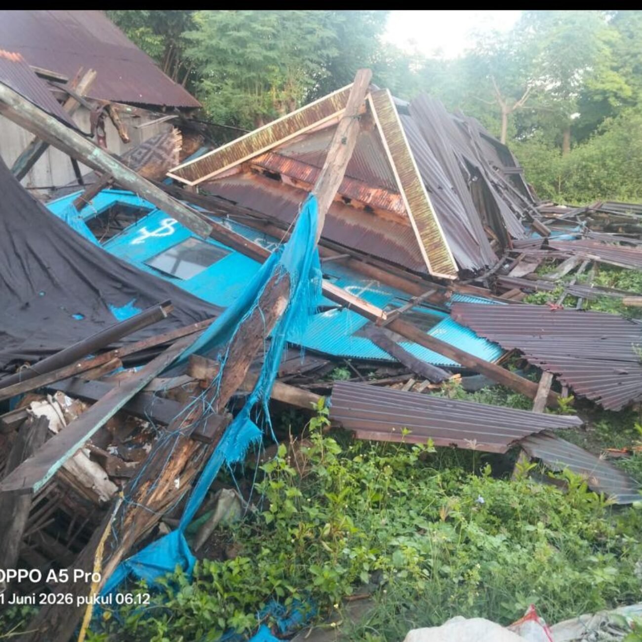 Menunggu Bantuan yang Tak Kunjung Datang, Rumah Warga Borongloe Akhirnya Roboh, legislator Nasdem minta Pemda dan BAZNAS segera bertindak