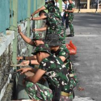 Danrem 031/Wira Bima Pimpin Aksi Bersih – Bersih di Sekolah Kartika Pekanbaru, Tanamkan Budaya Peduli Lingkungan kepada Para Pelajar