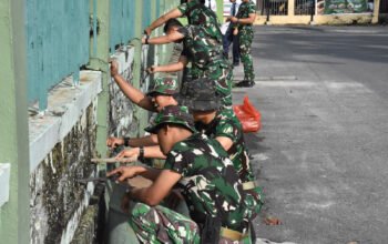 Danrem 031/Wira Bima Pimpin Aksi Bersih – Bersih di Sekolah Kartika Pekanbaru, Tanamkan Budaya Peduli Lingkungan kepada Para Pelajar