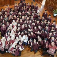 Ratusan Anak Sekolah Datangi Kantor Seskab, Ada Apa?