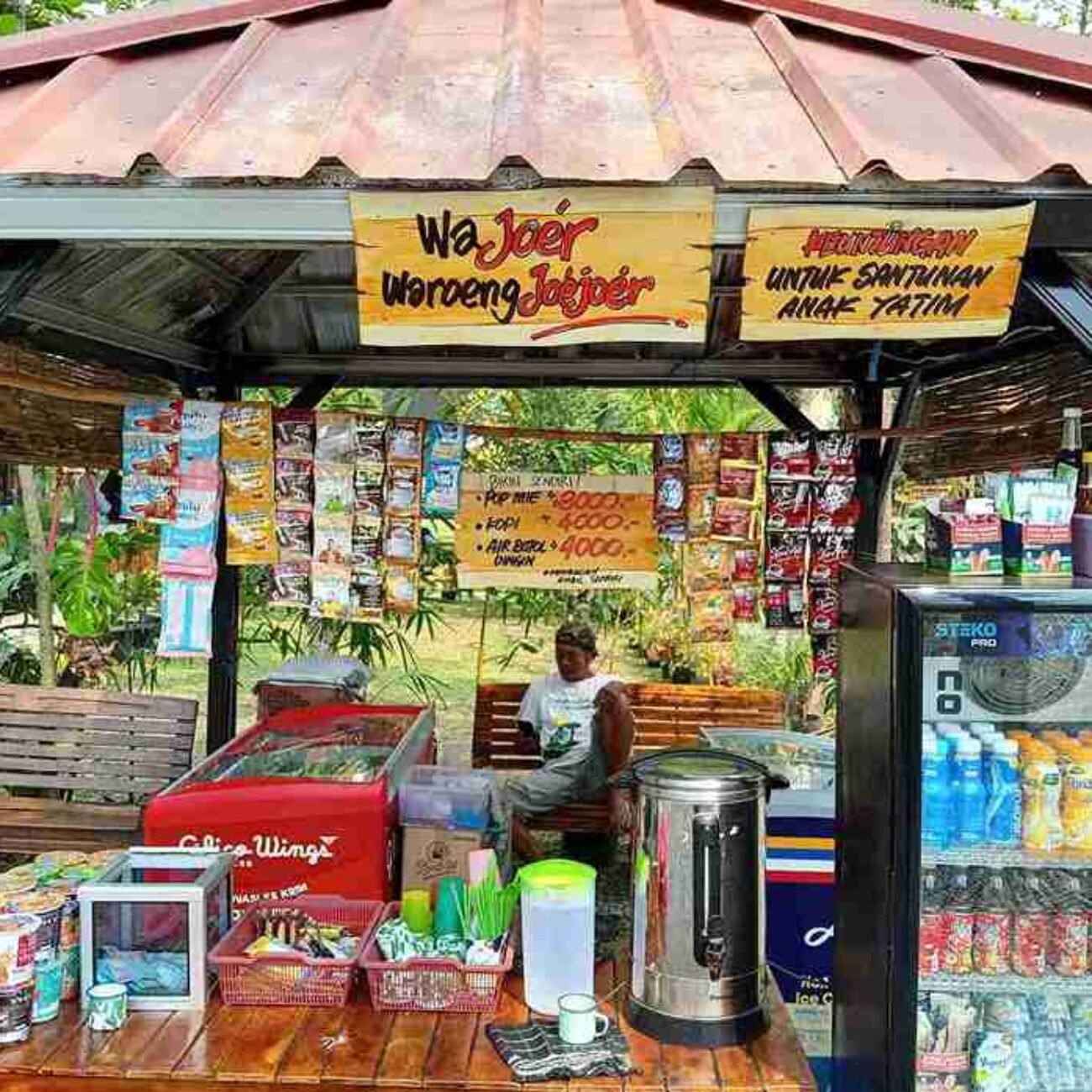 Saung Nganteur Kahayang Majalengka: Hadirkan Konsep Menarik WaJoer “Warung JoeJoer”