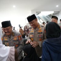 Revitalisasi Masjid Panggilan Sujud, Wakapolri Berbagi Kebahagiaan Bersama Anak-Anak Yatim