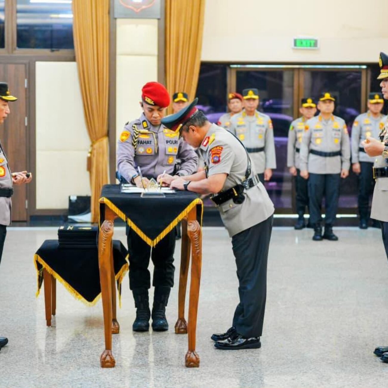 Kapolri Pimpin Pelantikan dan Sertijab Enam Kapolda Jajaran