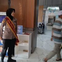 Senyum Ramah Polwan Polres Di SPKT Polres Kutim Cerminkan Pelayanan Prima Kepada Masyarakat