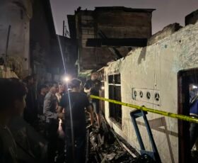 Sinergi TNI – Polri dan Damkar Tangani Kebakaran di Palmerah, Lima Rumah Terdampak