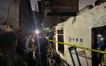 Sinergi TNI – Polri dan Damkar Tangani Kebakaran di Palmerah, Lima Rumah Terdampak