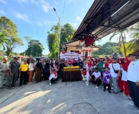 Warga Muara Rapak Dan Warga Korban Kebakaran Mendapat Bantuan Dari Polwan Dan Bhayangkari Polda Kaltim