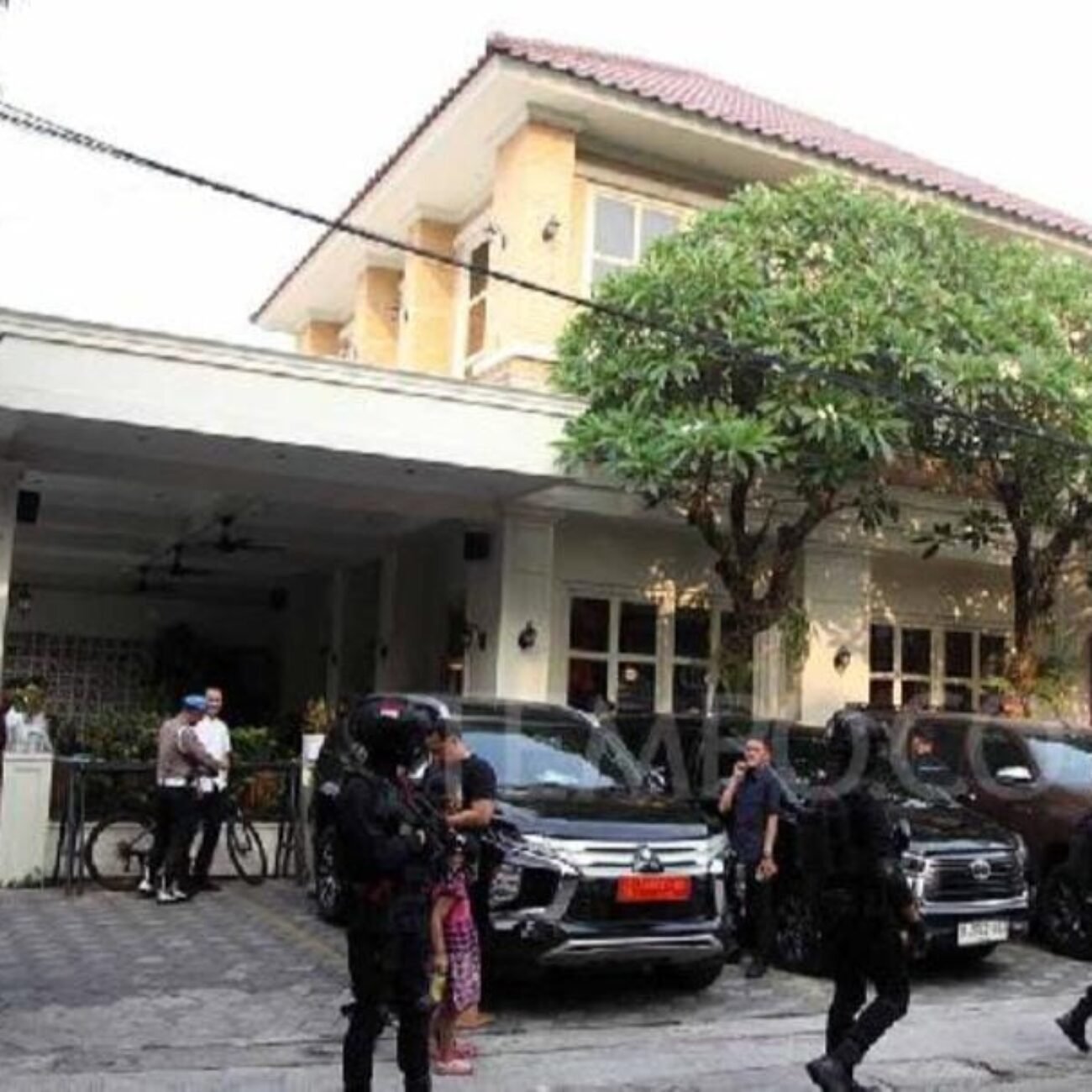 Penggeledahan Cafe de’ CLAN Signature : Polisi Temukan Tumpukan USD dan SGD di dalam Brankas Rahasia