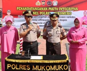 Polres Mukomuko Perkuat Komitmen Integritas Melalui Penandatanganan Pakta Integritas Pencegahan Narkoba, Judi, dan Pelanggaran Disiplin