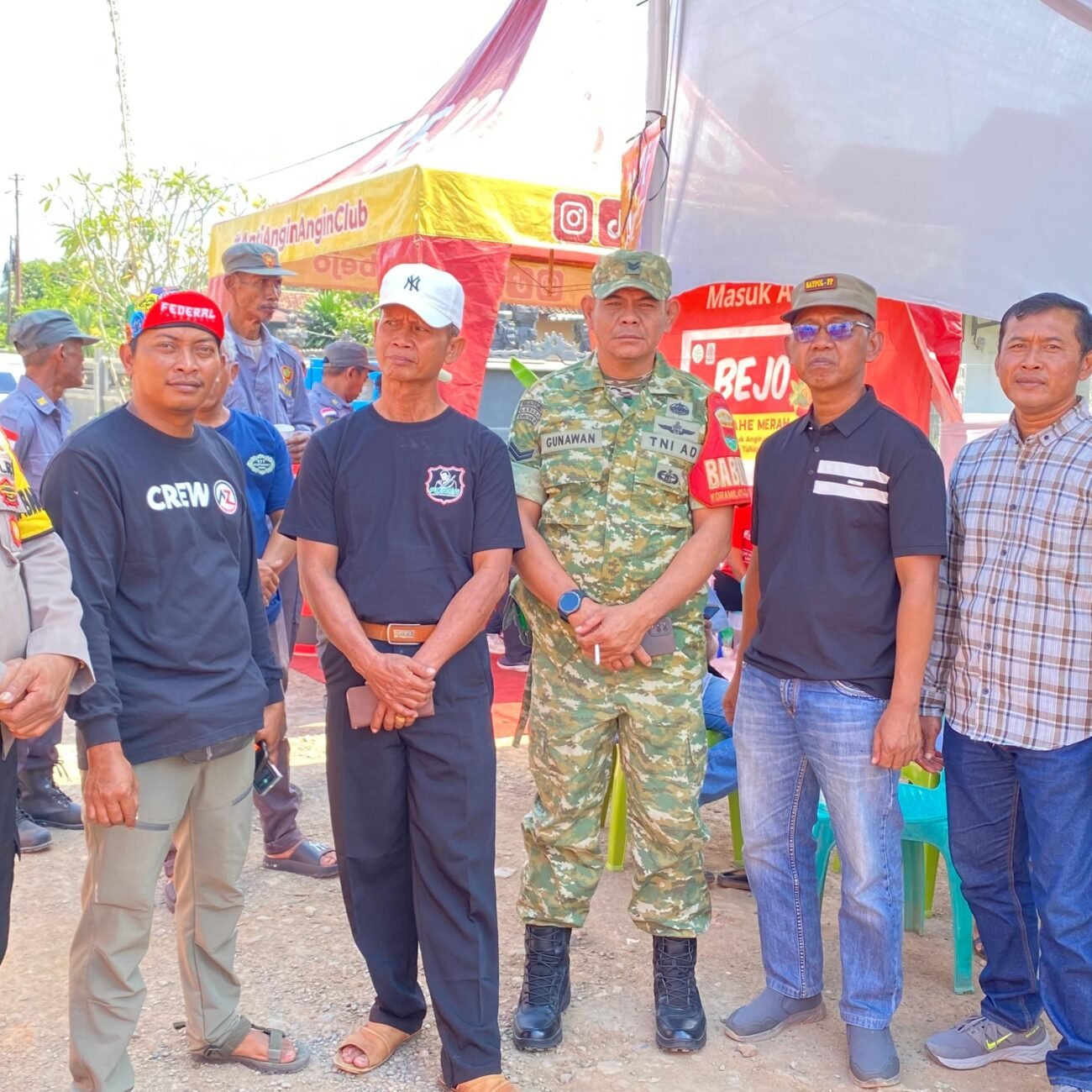 Babinsa dan Bhabinkamtibmas Hadiri, dan Turut Mensukseskan ” Anniversary Fans Of Rhoma and Soneta ke – 1 ” di Lampung Tengah