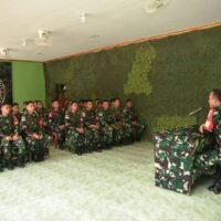 Satgas Pamtas RI – Malaysia Yonarmed 19/Bogani Terima Kunjungan Kerja Danrem 121/ABW, Tingkatkan Moril Prajurit di Perbatasan