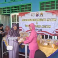 Polwan Dan Bhayangkari Itwasdsla Polda Kaltim Berbagi, Salurkan bantuan Untuk Warga