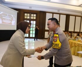 Wakapolda Metro Jaya Sematkan Penghargaan Tridharma kepada 25 Pengurus PP Polri
