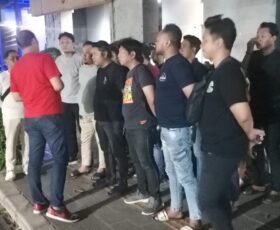 Kasat Narkoba Polres Pelabuhan Tanjung Perak Gelar Apel Malam di Simpang Enam Surabaya, Kobarkan Semangat Personel Berantas Narkoba