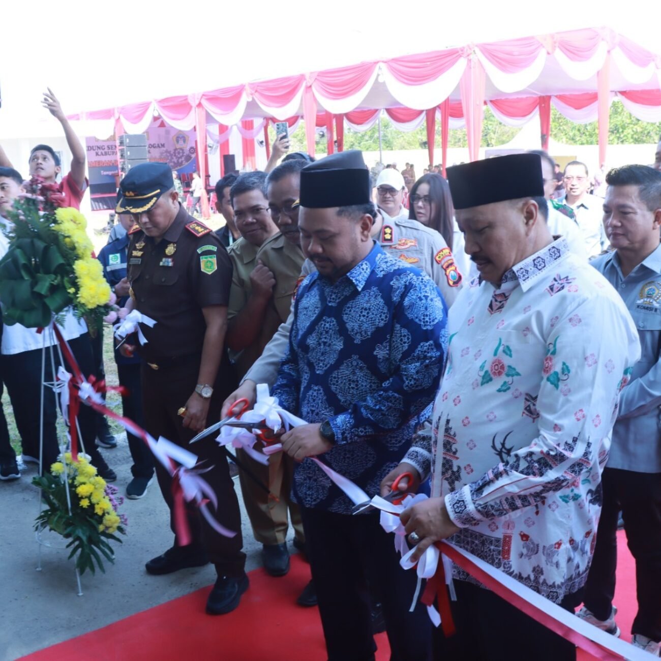 Hadiri Peresmian Gedung Sentra IKM Logam Desa Hulaan, Wakil Ketua DPRD Gresik H. Mujid Riduan,SH., Dorong Industri Lokal