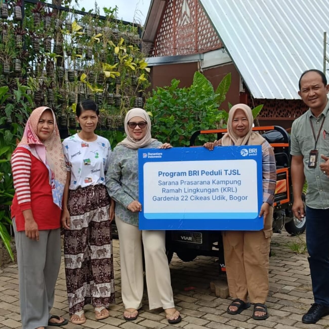 BRI KC Cibubur Salurkan Bantuan TJSL untuk Perkuat Kampung Ramah Lingkungan Gardenia 22