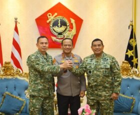 Kapolda Metro Jaya dan Pangdam Jaya Kunjungi Pangkormar, Perkuat Sinergi TNI-Polri