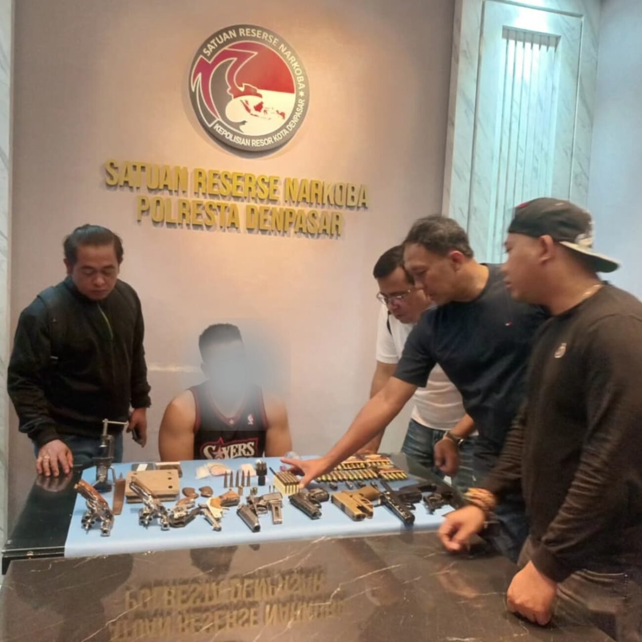 Polresta Denpasar Ungkap Kasus Narkoba, Temukan Senpi dan Airsoft Gun Saat Penggerebekan