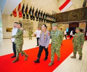 Kapolri Bersama Menko Polkam dan Pimpinan Lembaga Negara Perkuat Kebersamaan di Mabes TNI AL