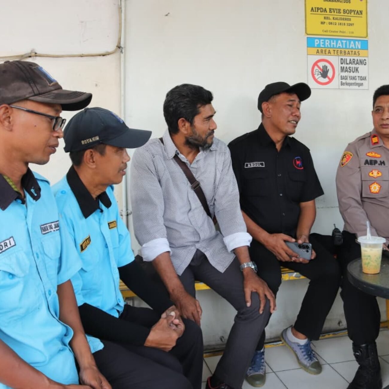 Dukung Program Kapolda Metro Jaya, Polsek Kalideres Sambangi Petugas Parkir Hari Hari Swalayan Melakukan Program ” Jaga Jakarta On The Spot “
