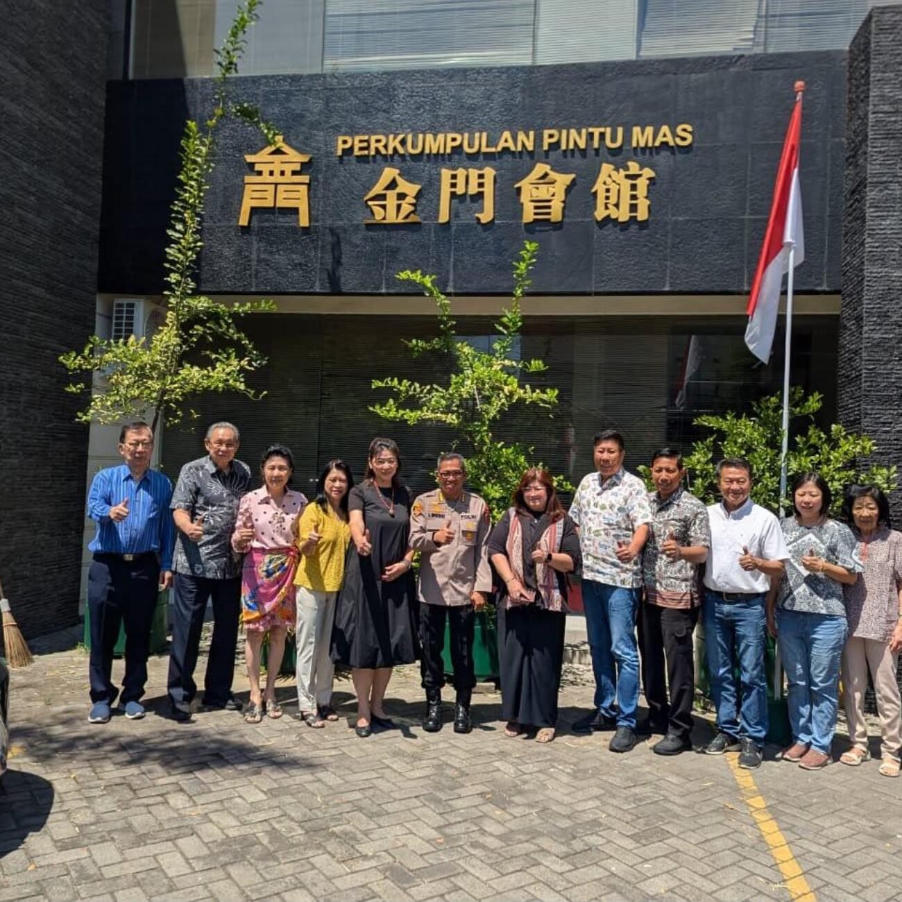 Terima 2.500 Paket Tas Dan Alat Tulis Untuk Anak-anak Papua, Satgas Operasi Damai Cartenz Dapat Dukungan Dari Yayasan Perkumpulan Bhakti Sosial Pintu Mas Surabaya