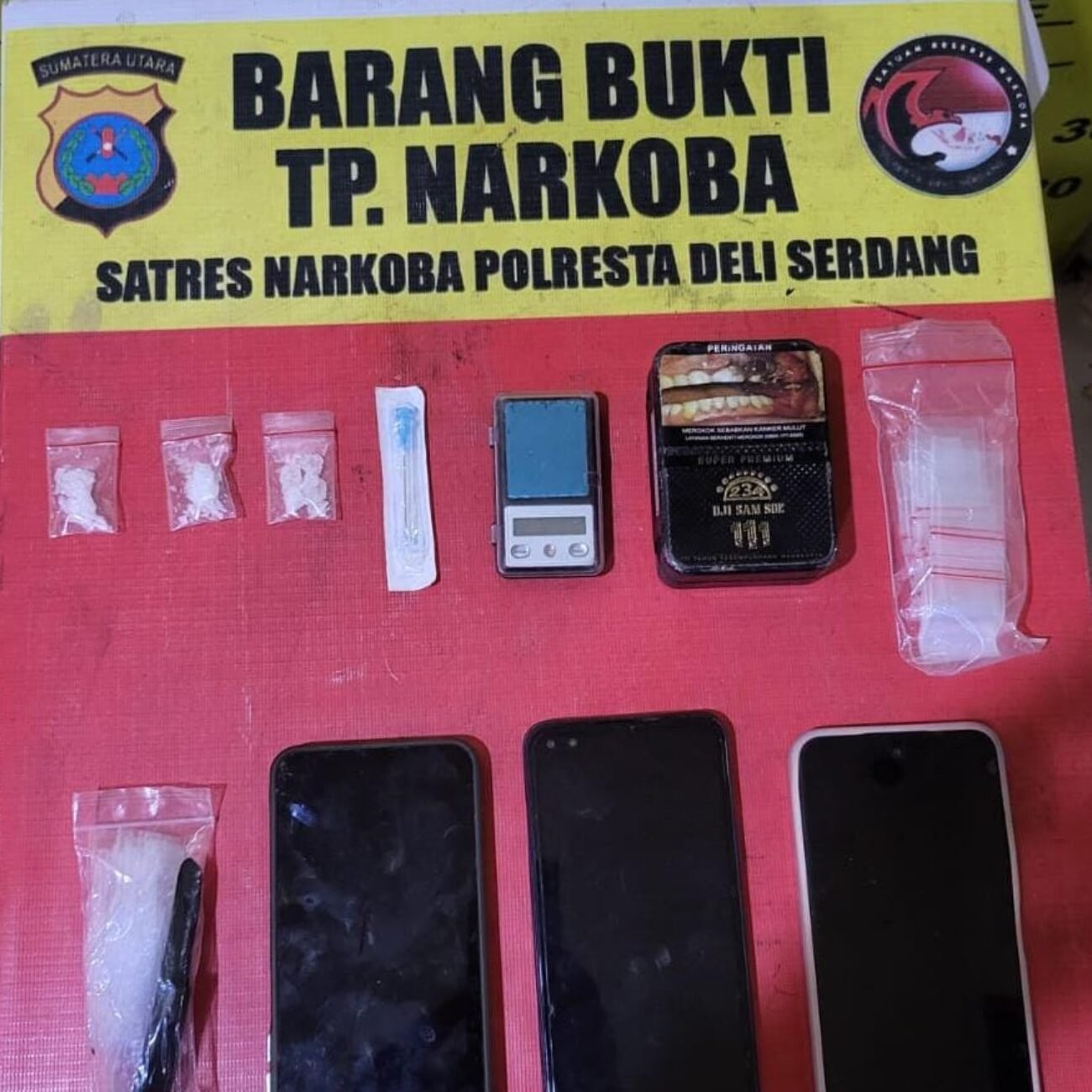 Kompak Berantas Narkoba, Warga Bersama Polisi Amankan Terduga BD Sabu di Tiga Juhar