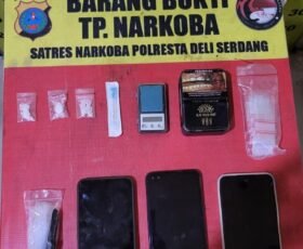Kompak Berantas Narkoba, Warga Bersama Polisi Amankan Terduga BD Sabu di Tiga Juhar