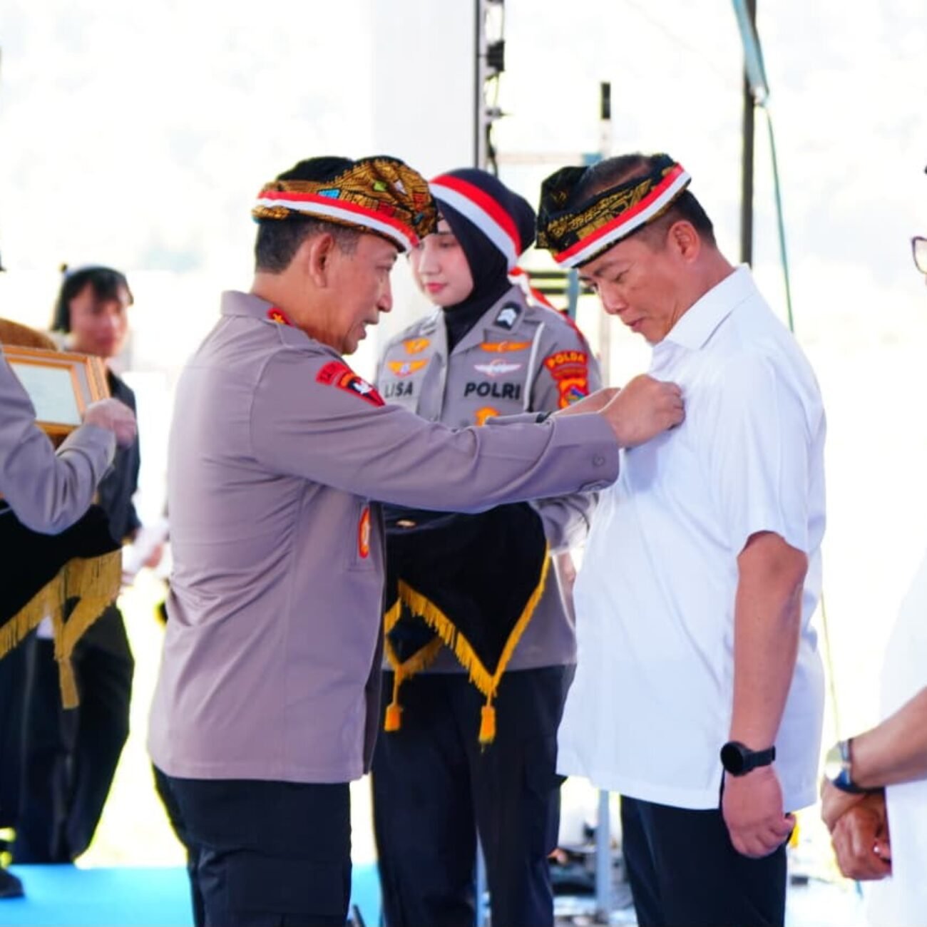 Polri Raih Rekor MURI Penanaman Bawang Putih Serentak di Lahan Terluas