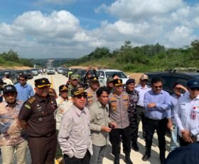 Kapolres Kutim Hadiri Peresmian Jalan Pengganti Permanen 18,5 Kilometer di Bengalaon