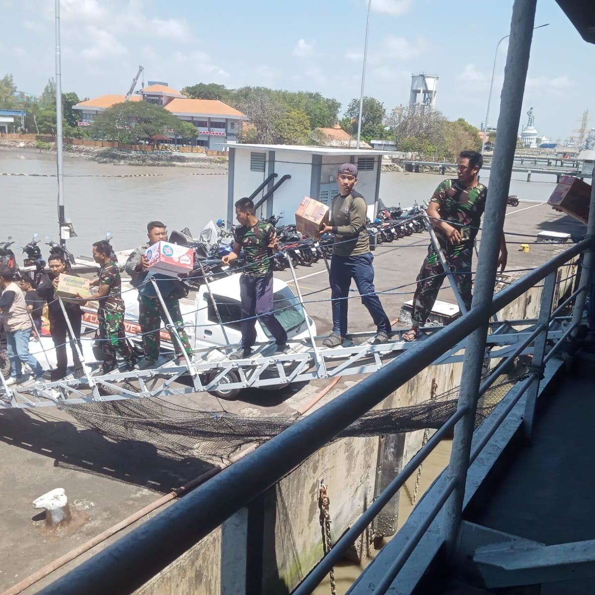 Hari Keenam Pascagempa, TNI Kerahkan 5.254 Personel dan Salurkan 293 Ton Bantuan untuk NTT