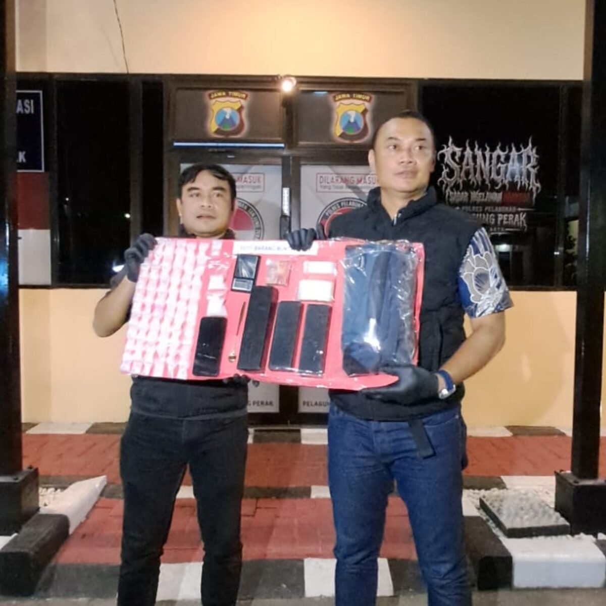 Polisi Gerebek Rumah di Semampir, 399,15 Gram Sabu dan Rp3 Juta Diamankan