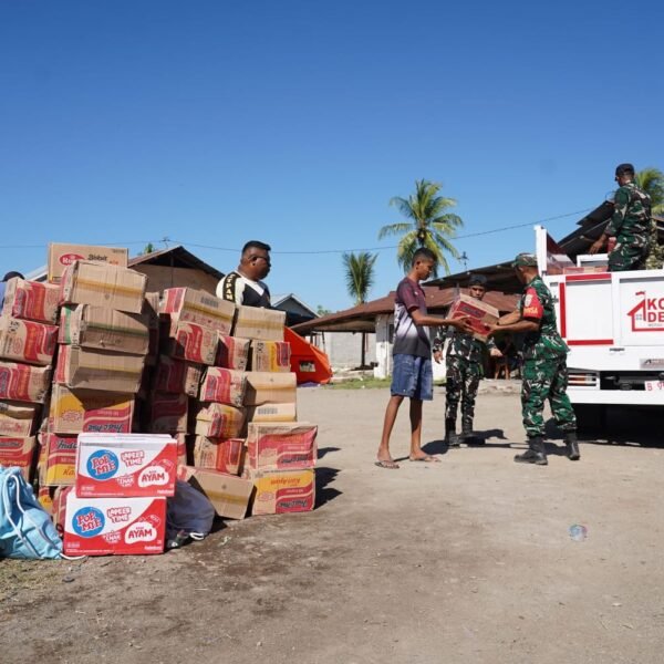 Hari Keempat Belas Penanganan Gempa NTT, TNI Salurkan 968,953 Ton Bantuan