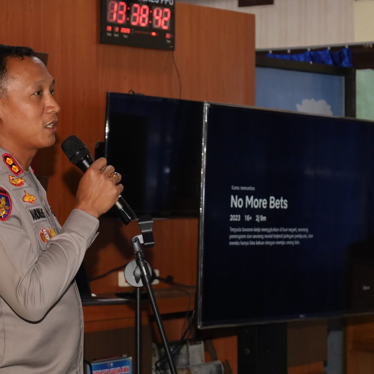 Kapolres PPU Tegaskan, Berantas Judi Online Merupakan Komitmen Polres PPU Dalam Upaya Lakukan Pencegahan Dan Pembinaan di Internal Polri Personel Diajak Nobar No More Bets