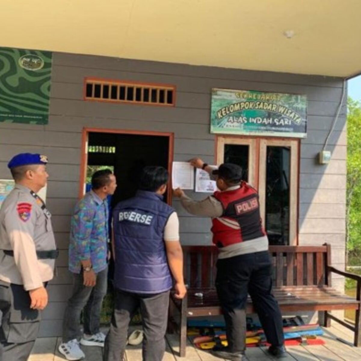 Polsek Kuaro Sosialisasikan Maklumat Kapolda Kaltim di Empat Lokasi Publik Untuk Cegah Karhutla