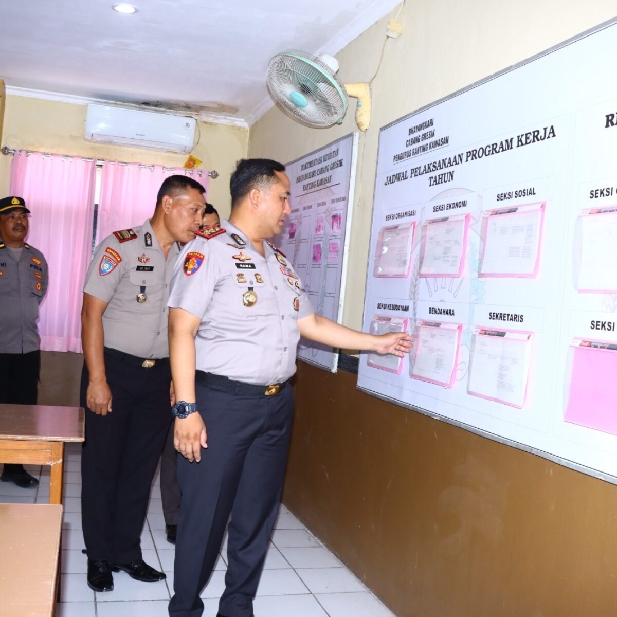 Pastikan Pelayanan Masyarakat Optimal, Kapolres Gresik Cek Polsek Jajaran dan Sat Polairud