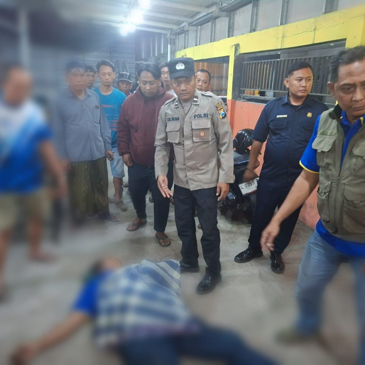 Diduga Meninggal Mendadak di Warkop Desa Boboh, Pria Asal Surabaya Dievakuasi ke RSUD BDH