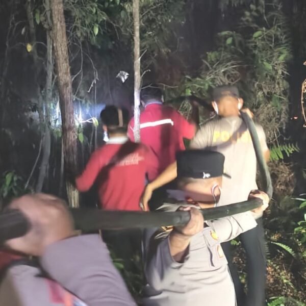 5 Hektar Lahan Terbakar di Muara Bunyut, Kesiapsiagaan Tim Gabungan Polres Kubar dan Damkar Berhasil Padamkan Karhutla