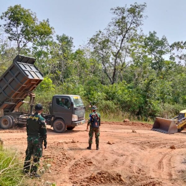 Wadan Kodiklat TNI Tinjau Proyek Pengerasan Jalan Encap Super Garuda Shield 2026 di Baturaja