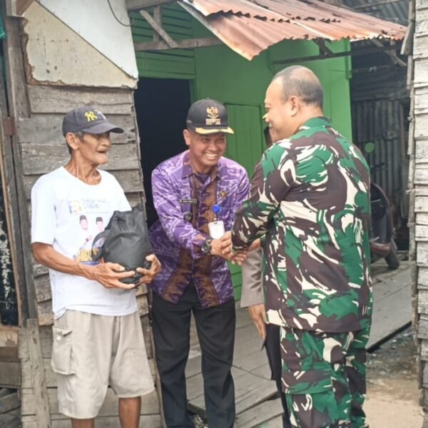 Panglima TNI Salurkan Bantuan dan Perkuat Pencegahan Karhutla di Sambas